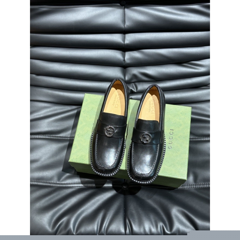 G*u*i leather shoes